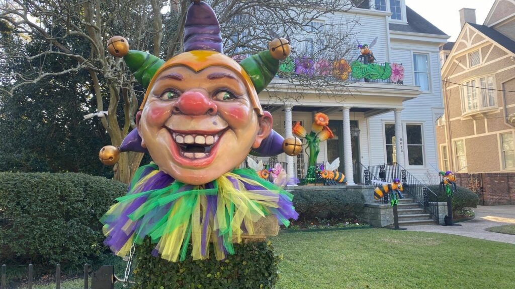 Krewe of House Floats Mardi Gras New Orleans on St. Charles Ave