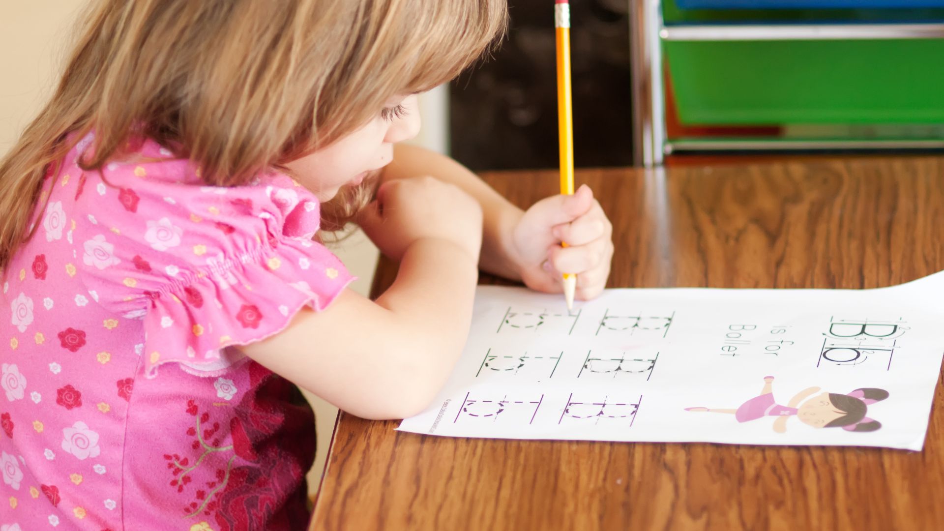 preschooler learning letters at home