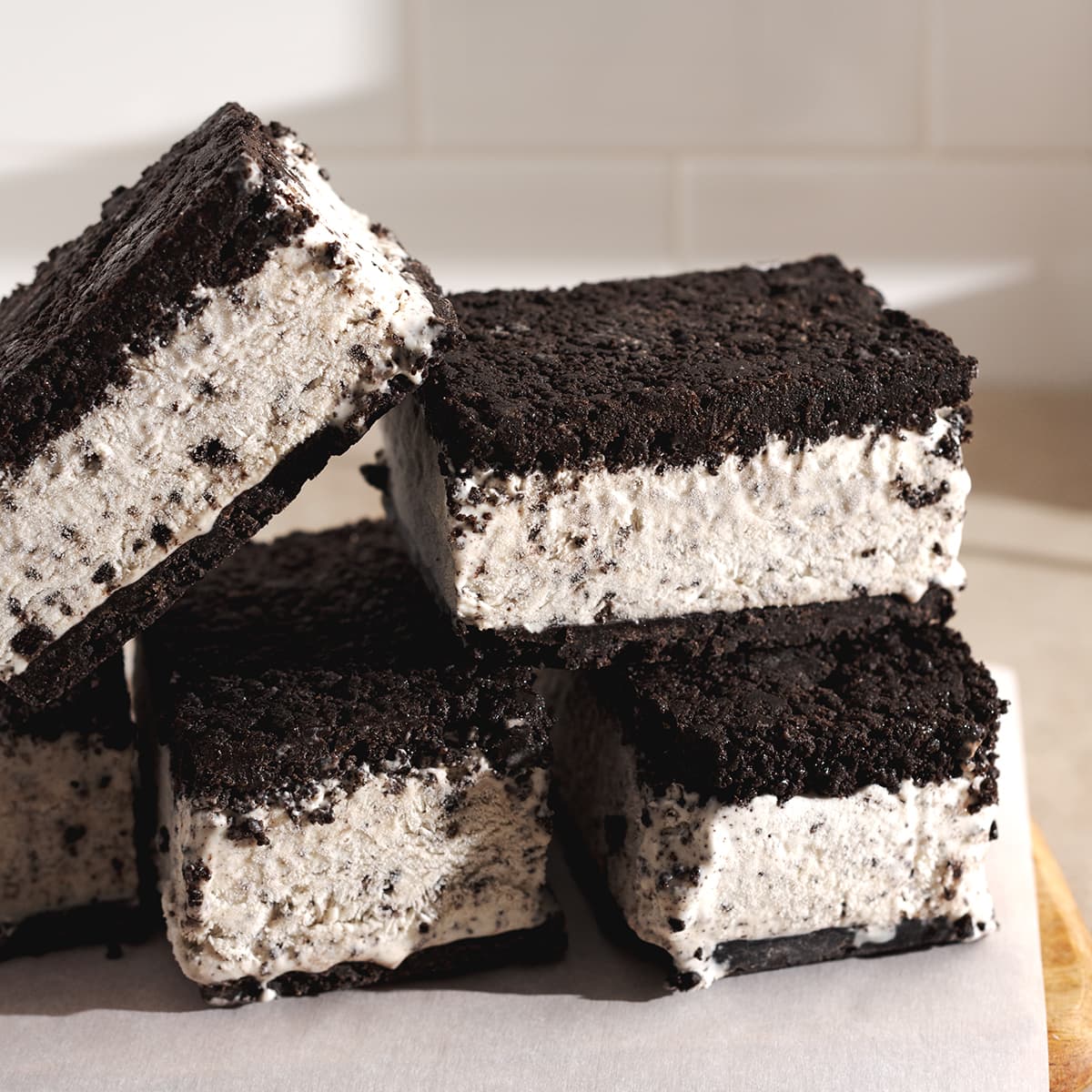 oreo ice cream sandwiches DSC 4799 1x1 1200